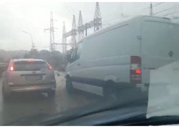 Reshjet e shiut përmbysin Kuçovën