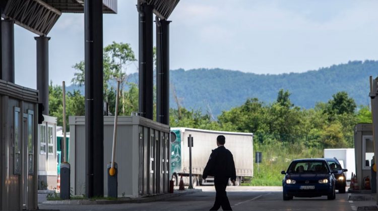 Oda Ekonomike e Serbisë: Të dyja palët po pësojnë për shkak të bllokadave në kufi