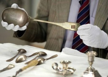 Kuratori gjerman merr përsipër misionin për t’i kthyer sendet me vlerë familjeve hebreje