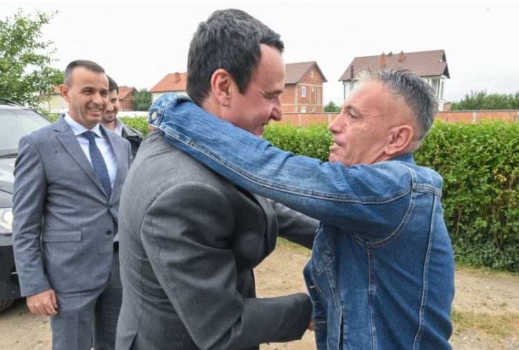 Kurti viziton për Bajram, policët e Kosovës që u rrëmbyen nga Serbia