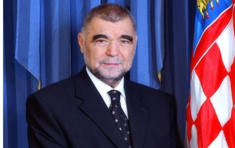 Stipe Mesiç: Kush mendon se Kosova kthehet me luftë, është i humbur