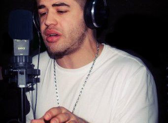 E qëllimshme?/ Përfshihet nga flakët lokali i Noizy-t në Durrës, tymi mbulon zonën