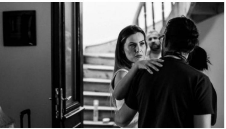 Luizi dhe Olta në shtrat, dalin të tjera foto nga filmi ‘Në kuadër të dashurisë’