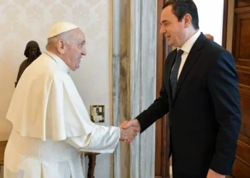 Kurtit i bën përshtypje personaliteti i Papa Françeskut: Shumë i fortë dhe njerëzor, askush si ai