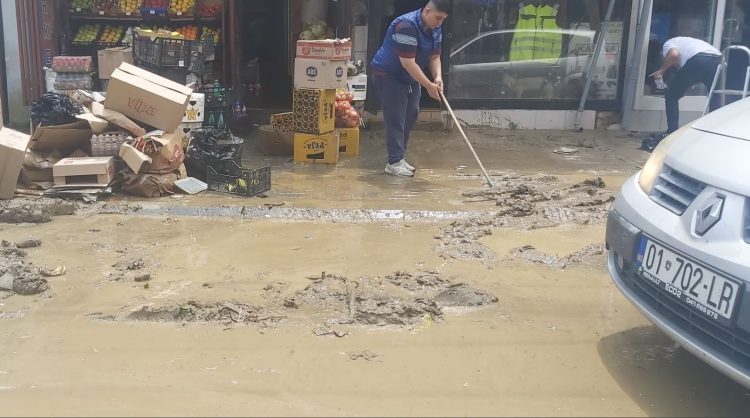 Nis evidentimi i dëmeve të shkaktuara nga vërshimet në Pejë