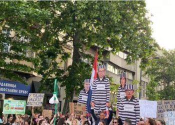 Qytetarët dalin në protestë kundër qeverisë serbe