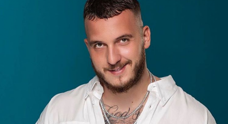 Çfarë po paralajmëron Mozzik, teksa publikon fotografinë e unazës