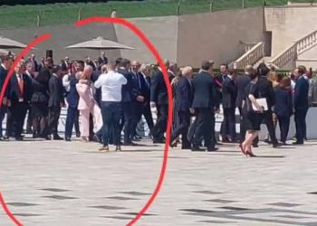 Nuk përmbahet Rama, puth Melonin dhe…(VIDEO)