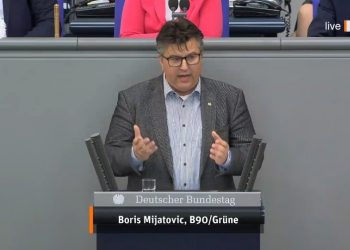 Raportuesi për Kosovën në Bundestag pyet Vuçiç: Kush i kreu sulmet në veri?