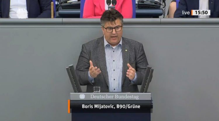 Raportuesi për Kosovën në Bundestag pyet Vuçiç: Kush i kreu sulmet në veri?