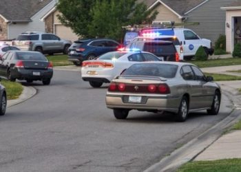 Tragjedi në familjen shqiptare, burri vret gruan e më pas qëllon veten (Emrat)