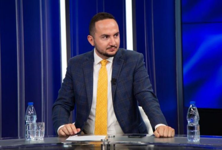 Salianji denoncon opozitarët e blerë: Hanin ndonjë plënc, qofte, pinin raki me këta të PS-së