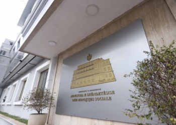 “Në zarf mendova se ishte çokollatë”, detaje nga arrestimi i zyrtares së Shëndetësisë