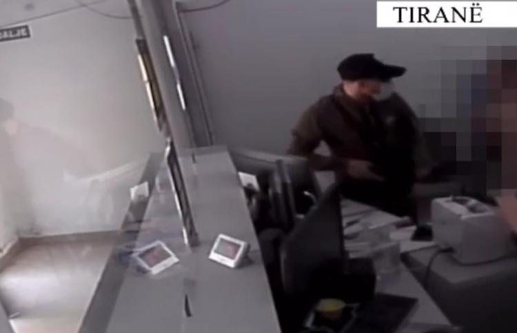 VIDEO/ Grabitja e këmbimit valuator, policia vendos 5 mijë euro shpërblim për gjetjen e autorit