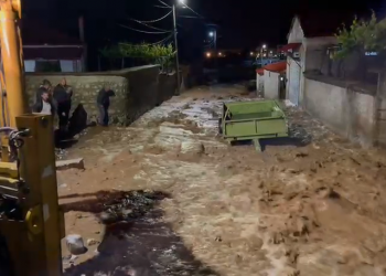 Situatë e rënduar nga përmbytjet, përrenjtë dalin nga shtrati