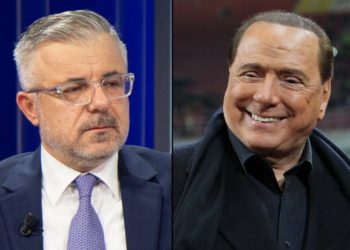 ‘Solli programe me vajza me gjoksin jashtë’, ç’deklaron Sejamini për Berluskonin