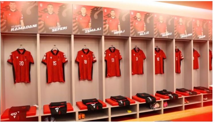 Shqipëri-Moldavi, dalin pamjet brenda dhomave të zhveshjes së lojtarëve (VIDEO)