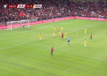 Shqipëria ‘trondit’ traversën, por pjesa e parë përfundon në barazim