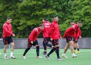 Kombëtarja mbërrin në Ishujt Faroe, nis përgatitjet për sfidën e tretë