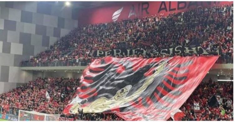 Vajza e trajnerit Silvinho e veshur me fanellën e kombëtares (FOTO)