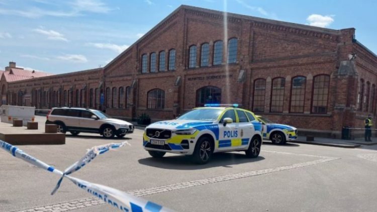 Tre të plagosur në një shkollë në Suedi