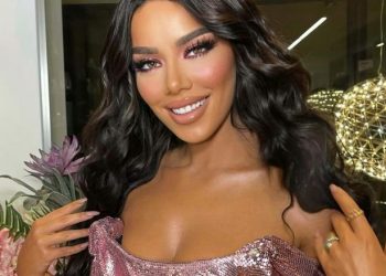 Tayna publikon foto provokuese në bikini nga Spanja