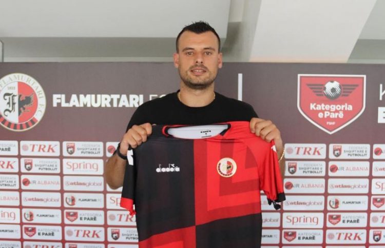 Teqja tregon se si “dribloi” Vllazninë dhe Dinamon për të firmosur me Flamurtarin