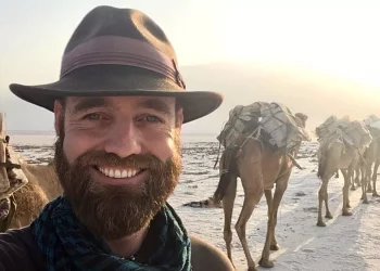 Ka udhëtuar në të gjithë botën pa avion, njihuni me super eksploruesin