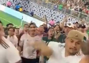 “Shpërthen grushti” në Gold Cup, meksikanët përleshen me njëri-tjetrin
