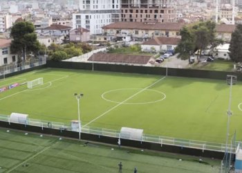 Tirana ndryshon drastikisht, prezanton trajnerin dhe drejtoreshën e re sportive