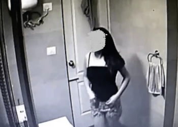 Skandal! Kishte vendosur kamera të fshehët te tualeti i grave, arrestohet drejtori i postës