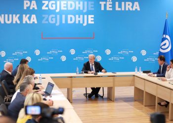 Dhuna mbi gazetarët dhe deputetët/ Berisha: Skenar i Edi Ramës