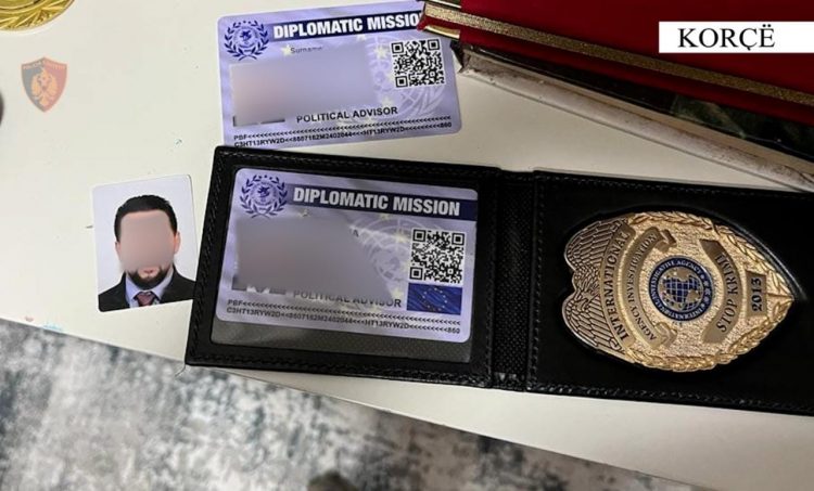 Trafikonin shqiptarë drejt SHBA, arrestohen 2 persona. Si falsifikohen pasaportat diplomatike/ Detajet e operacionit