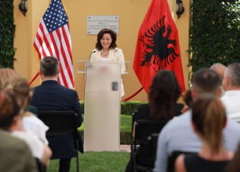 Kim: Shqiptarët më pritën me bukë, kripë e zemër, shpresoj që kështu t’i ndodhë edhe ambasadorit të ri