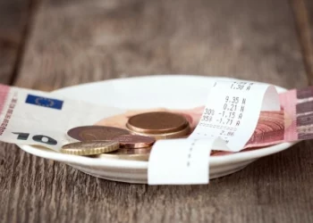 3 vendet ku nuk duhet të jepni bakshish, madje konsiderohet mungesë respekti