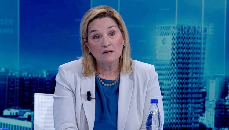 “Kur ju bënit pallate unë shkruaja libra”, Açka reagon ndaj kritikëve: Burrecë, kërkojini Berishës të tërhiqet