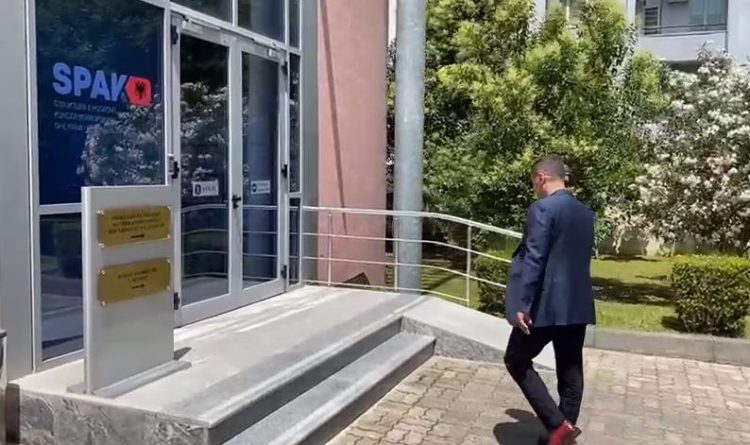 Arben Ahmetaj paraqitet në Prokurorinë e Posaçme