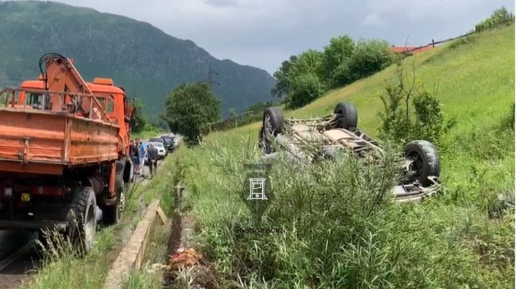 Përmbyset makina në Bulqizë, lëndohen nënë dhe bir