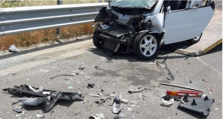 Përplasi për vdekje këmbësorin, arrestohet 24-vjeçari në Fier