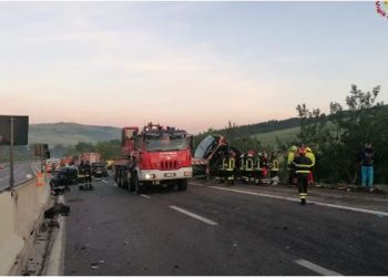 Aksident masiv në Itali, 1 i vdekur dhe 14 të plagosur