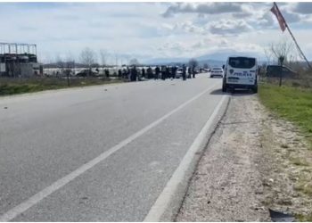Makina përplas për vdekje një person në autostradën Fier-Vlorë