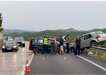 Tragjike! 8-vjeçarja humb jetën në aksident në Elbasan -Peqin