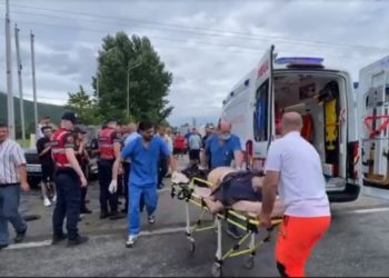 Aksident i rëndë në aksin Lezhë-Shkodër/ Përplasen dy automjete, raportohet për një viktimë