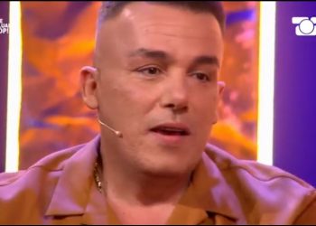 Albi Nako zbulon partneren, i bën dedikim ‘live’ në studio