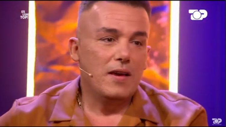 Albi Nako zbulon partneren, i bën dedikim ‘live’ në studio