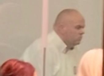 Nën akuzë për korrupsion, dalin foto e Safet Gjicit nga kafazi bashkë me Almën