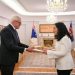 Osmani pranon letrat kredenciale nga ambasadori i vendit aleat të ngushtë të Kosovës