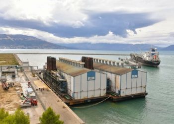 Supertenderi i KESH, 100 mln dollarë për naftën e anijeve të Vlorës