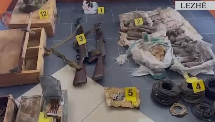 VIDEO/ Prodhonte mina me telekomandë për grupet kriminale, kapet 66-vjeçari