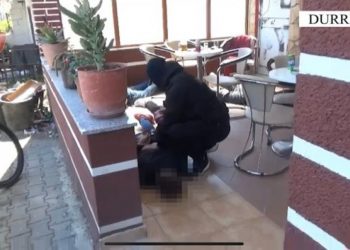 Me kanabis dhe thika me vete, arrestohen dy të rinj në Durrës